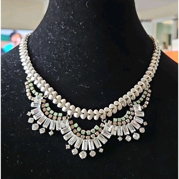 Stella & Dot Jewelry - Stella & Dot Collier Belle Rhinestone Statement Necklace 18"‎